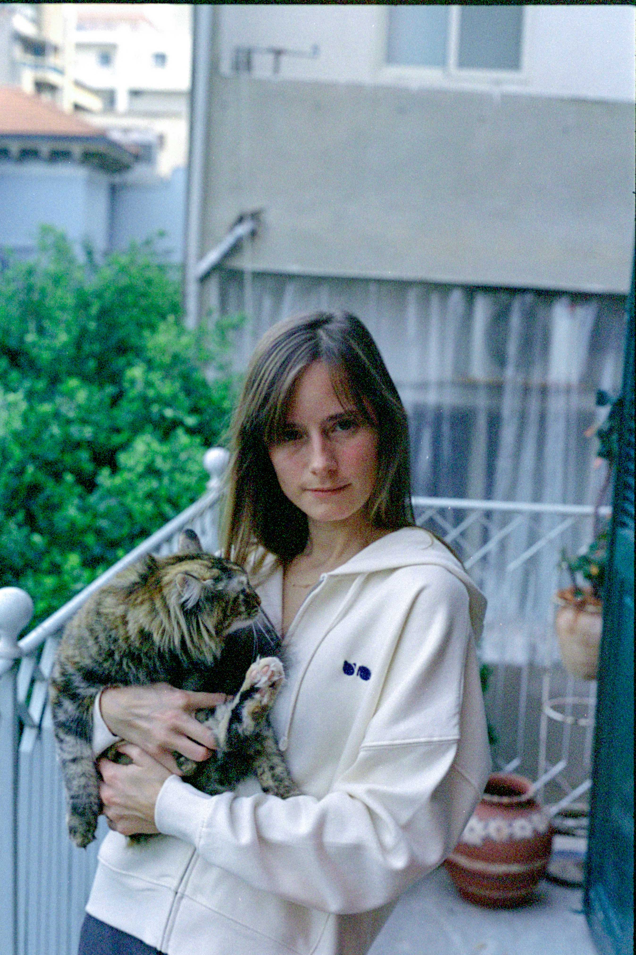 Her Hood'